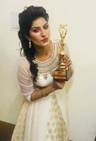 Poonam Dubey Honoured With Best Supporting Actress Award At Screen & Stage Bhojpuri Award