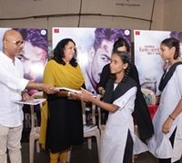 Dassehra Movie Singer Madhushree and Producer Aparana S Hosing Distributed Notebook at Nityanand BMC School