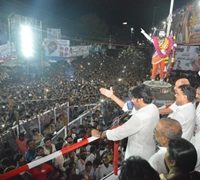 SOUTH SUPERSTAR PAWAN KALYAN EMBARKS ON A TRAIN JOURNEY TO INTERACT WITH PEOPLE