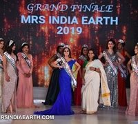 A Walk Of Glamour On Stage with Mrs India Earth 2019