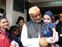 Film Producer and Amitabh Bachchan Make-up stylist Deepak Sawant who recently attended an event. And he said  Something – somewhere happens inside my heart – It is so wonderful after this Meditation