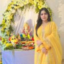 टीवी ऎक्ट्रेस रश्मि चौधरी ने धूमधाम से किया गणेश विसर्जन