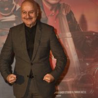 स्कायडायव्हिंग आणि सुपरबाइक चालवण्यास प्रवृत्त करणारा अनुपम खेरचा ‘शिवशास्त्री बल्बोआ’चा ट्रेलर 10 फेब्रुवारीला चित्रपट होणार प्रदर्शित